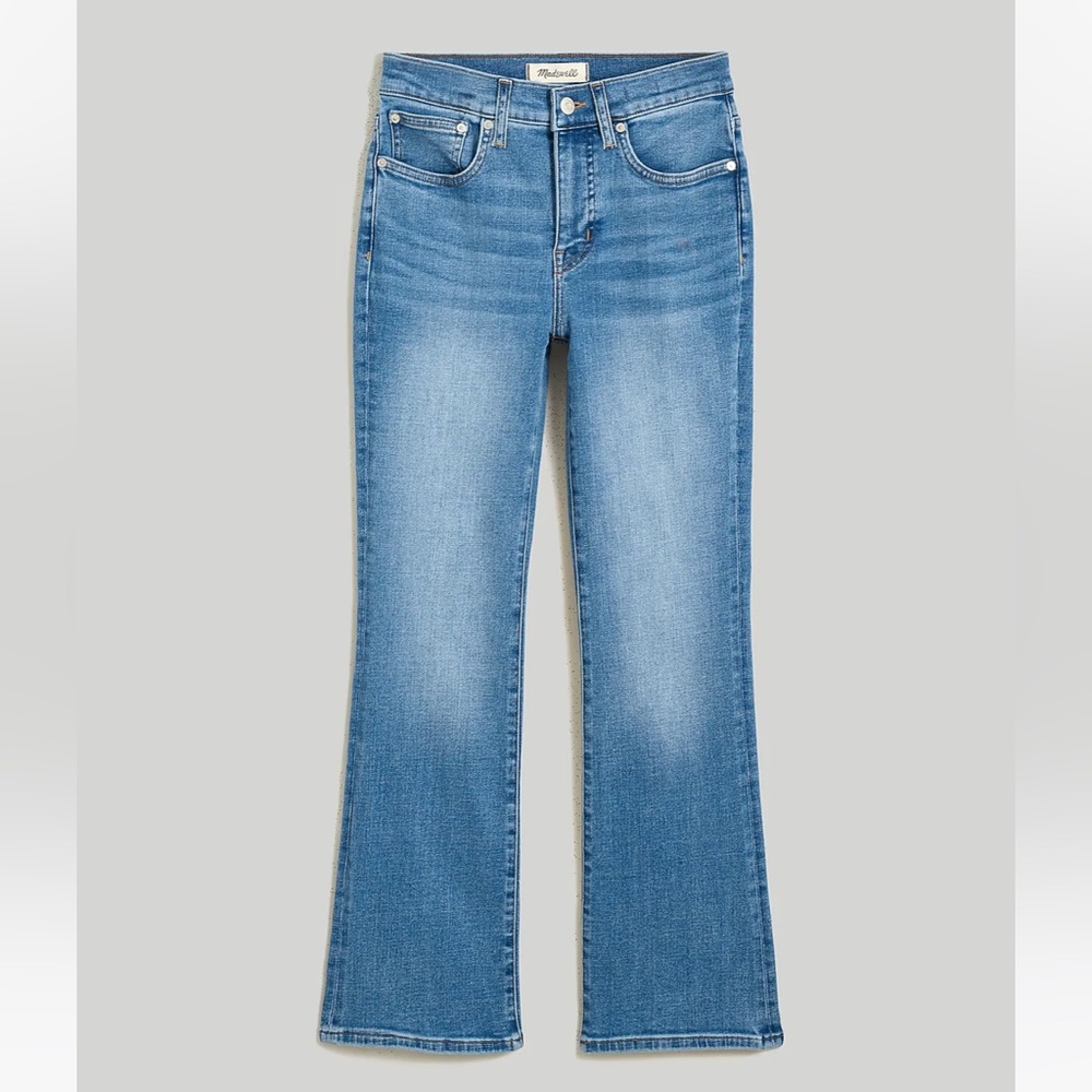 Mid-Rise Kick Out Crop in Mather